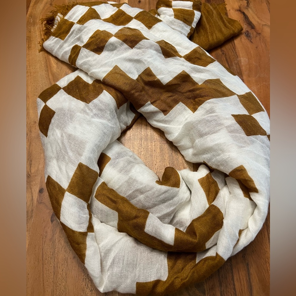 Checker Pattern Lightweight Accessory Scarf - Picture 3 of 8